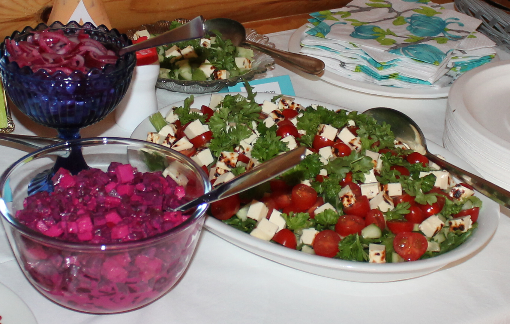Punajuurisalaatti, Suolainen salaatti ja marinoitu punasipuli