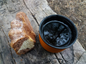 Eväänä teetä ja tiikerikakkua. Kuva: Upe Nykänen/retkeilyKS