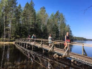 Kannuslahden sillalla. Kuva: Maija Mikkoal/retkeilyKS