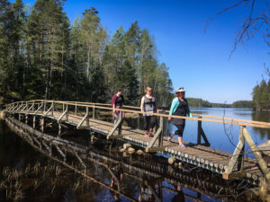 Kannuslahden sillalla. Kuva: Maija Mikkoal/retkeilyKS