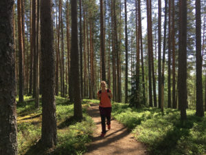 Retkeilijä Joutsniemen harjulla. Kuva: Maija Mikkola/retkeilyKS