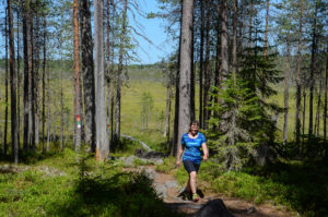 Kävelyllä Pyhä-Häkin kansallispuistossa. Kuva: Upe Nykänen/retkeilyKS