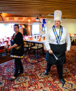 Keittiömestari vauhdissa Keski-Suomen maaseutugaalassa 2017. Kuva: Upe Nykänen