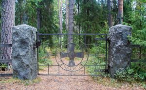 Hartikan kirkkomaan portti, Tarvaala, Laukaa. Kuva: Upe Nykänen