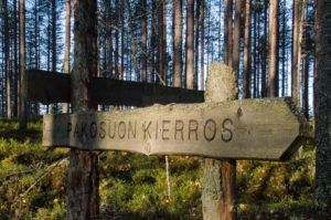 Pakosuon kierroksen opasteviitta. Kuva: Upe Nykänen/retkeilyKS
