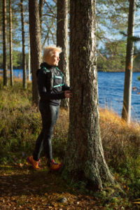 Polkujuoksija Salamajärven kansallispuistossa. Kuva: Rika Nakamura/retkeilyKS