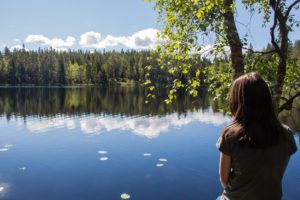 Vaarunvuoren luontopolun järvimaisemissa. Kuva: Elina Lamminaho/retkeilyKS